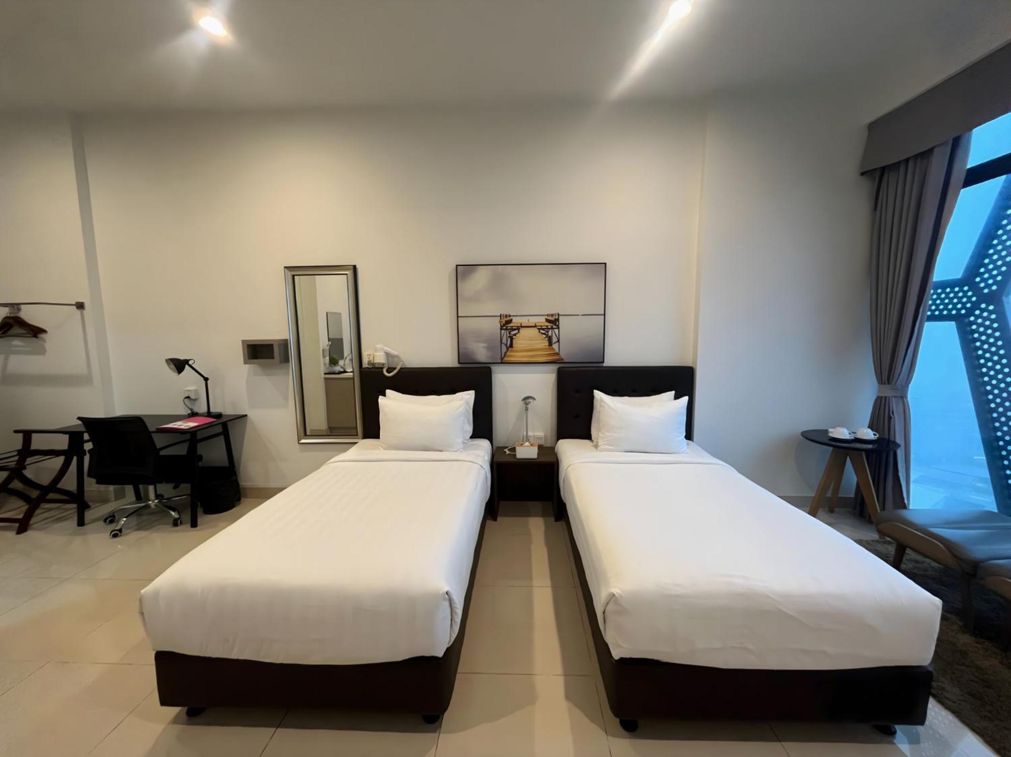 Hotel The Bridge Club à Phnom Penh Extérieur photo