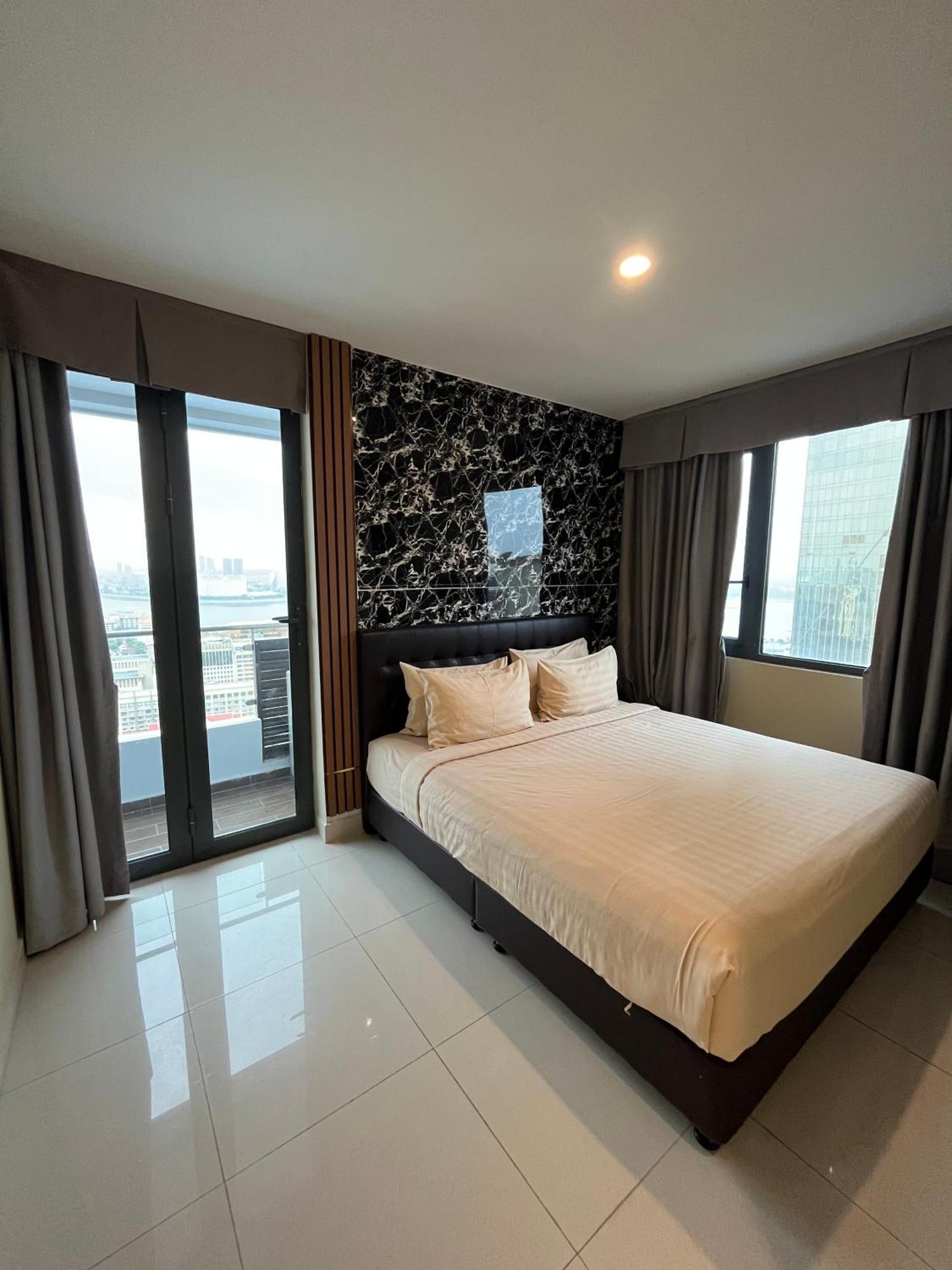 Hotel The Bridge Club à Phnom Penh Extérieur photo
