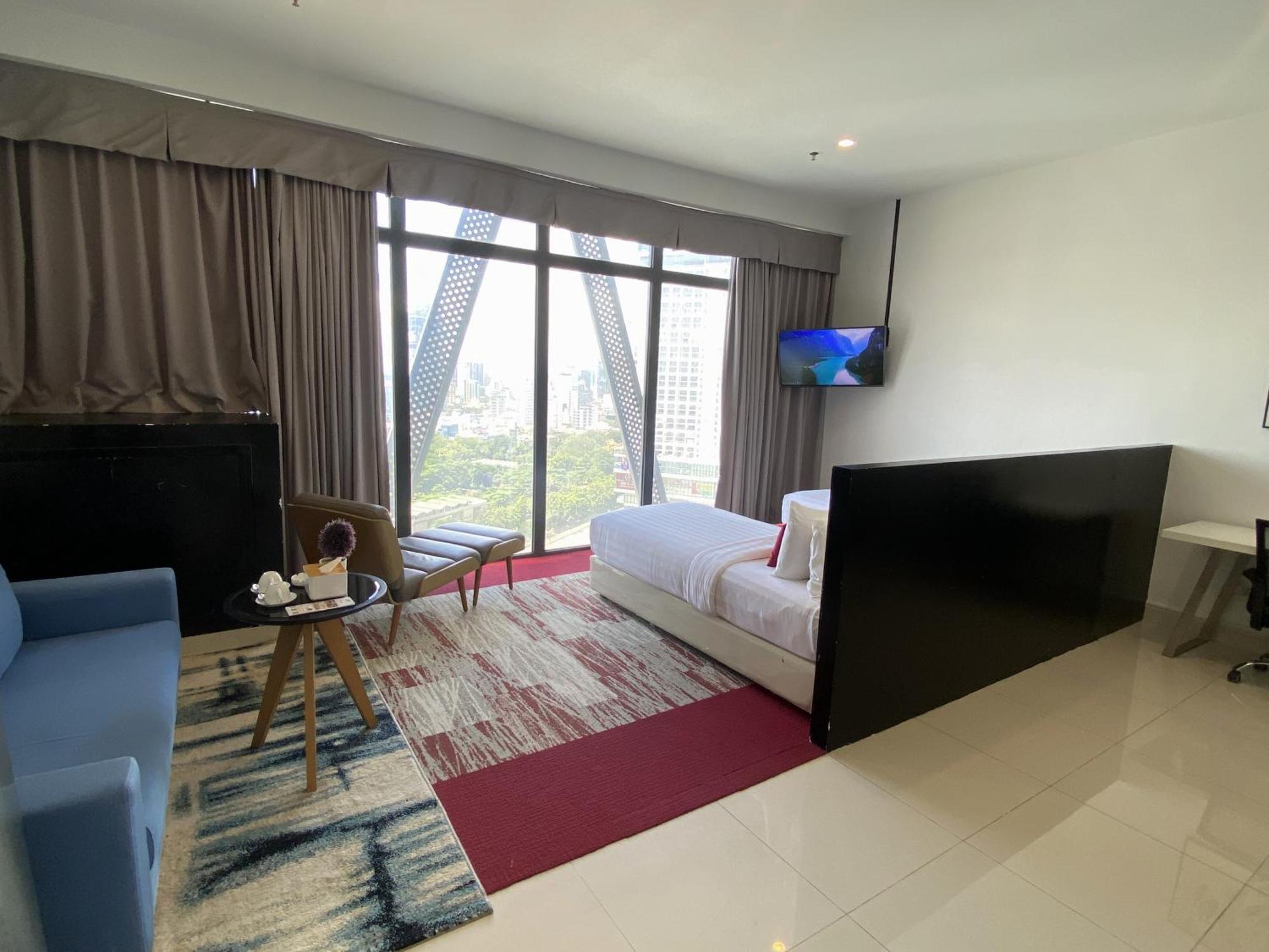 Hotel The Bridge Club à Phnom Penh Extérieur photo